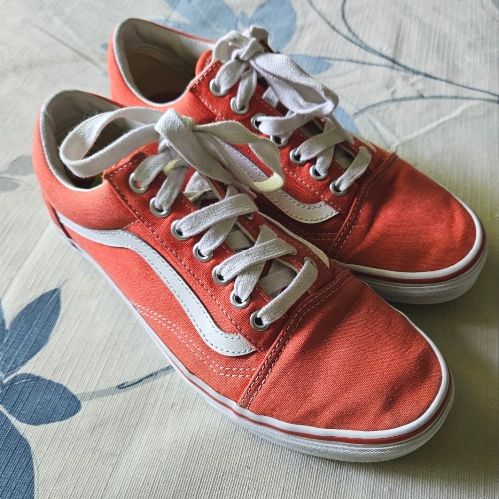Women's old school skate Vans sneakers
